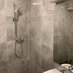 At-rooms בית הארחה