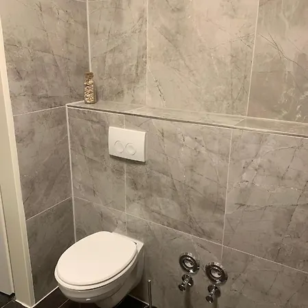 At-rooms * הנובר
