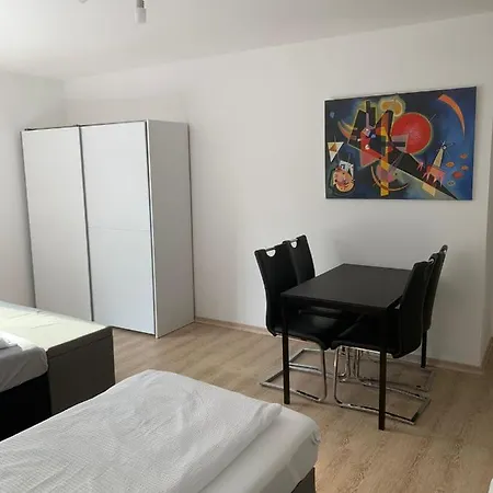 At-rooms בית הארחה
